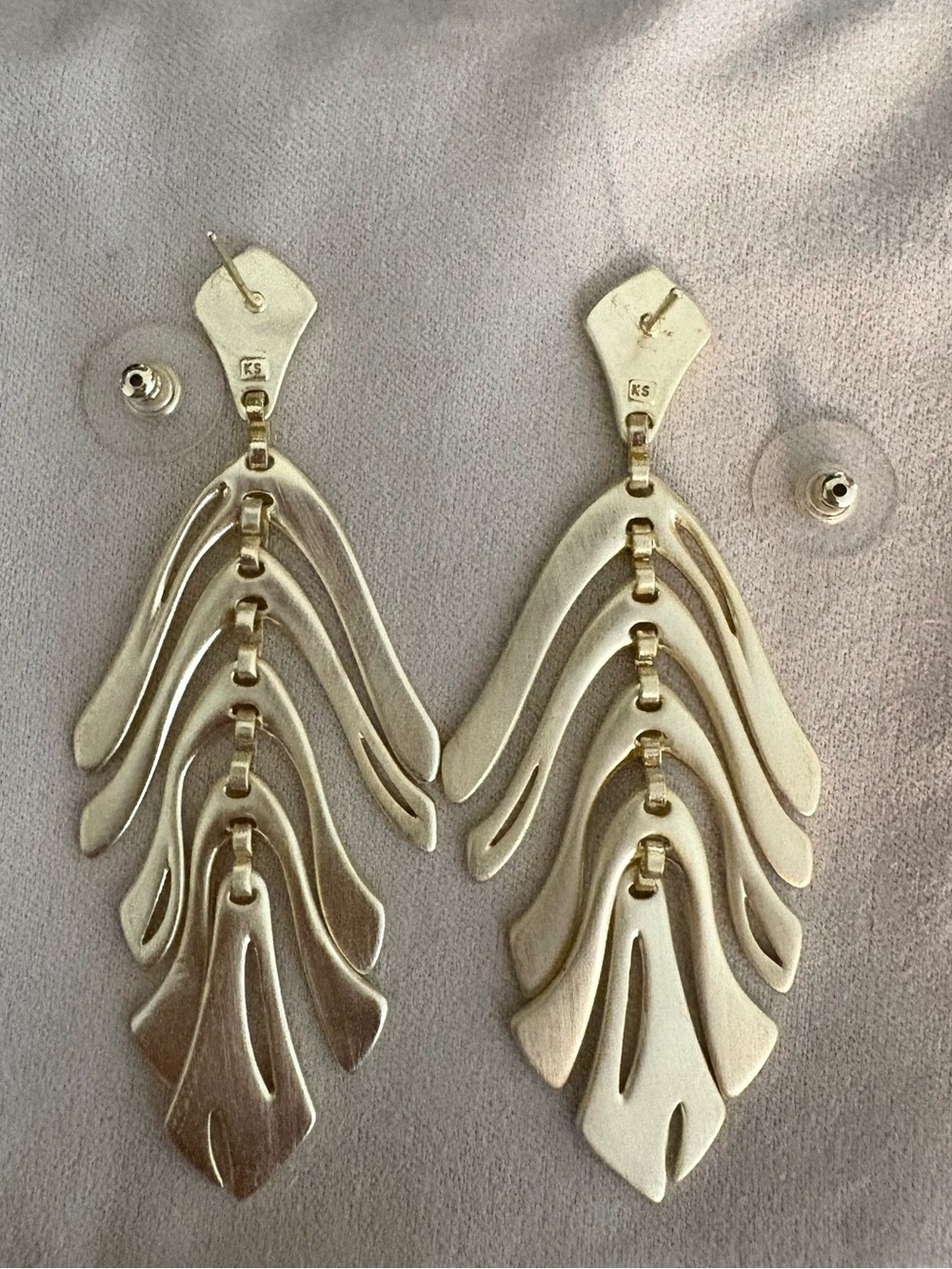 Kendra Scott Brushed gold leaf earrings. Luca- Includes gift box! NIB - Picture 5 of 11